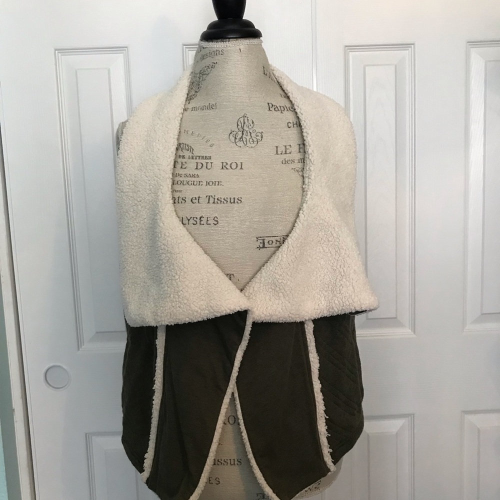 Anthropologie Darjeeling Quilted Sherpa Vest